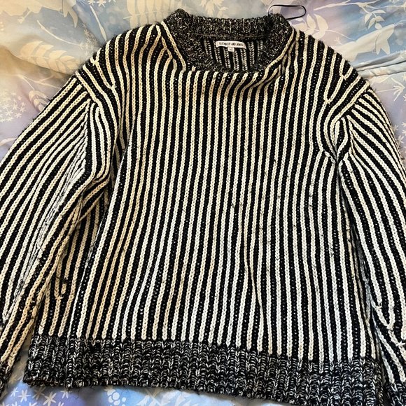 3 Knitted items - Picture 1 of 5